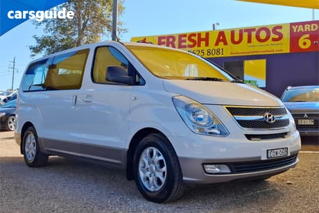 White 2014 Hyundai Imax Wagon