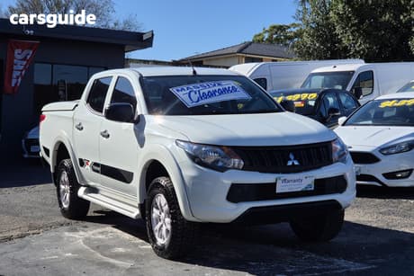 White 2018 Mitsubishi Triton Club Cab Chassis Glx (4X4)