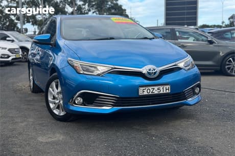 Blue 2018 Toyota Corolla Hatchback Hybrid