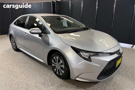 Silver 2020 Toyota Corolla Sedan Ascent Sport + Navi (Hybrid)
