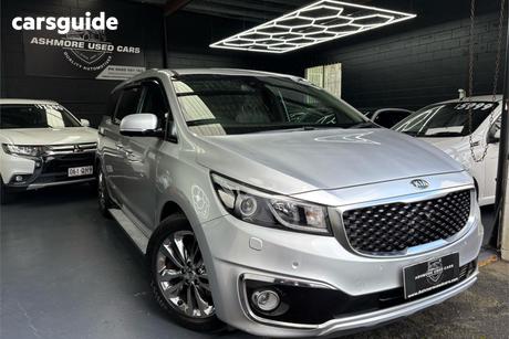 Silver 2017 Kia Carnival Wagon Platinum