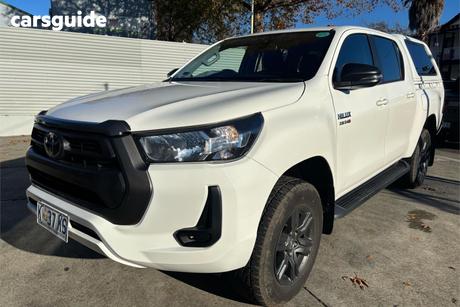 White 2022 Toyota Hilux Double Cab Pick Up Sr (4X4)