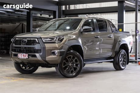 Bronze 2025 Toyota Hilux Double Cab Pick Up Rogue 48V (4X4)