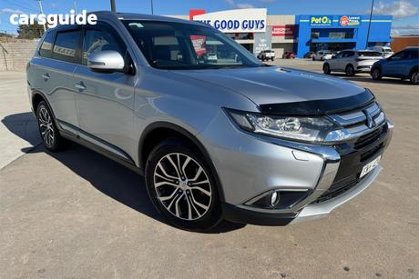 Silver 2015 Mitsubishi Outlander Wagon Exceed (4X4)