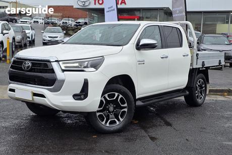White 2022 Toyota Hilux Double Cab Chassis Sr5 (4X4)