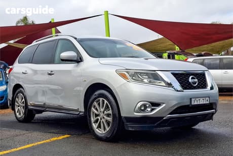 Grey 2013 Nissan Pathfinder Wagon St-L (4X2)