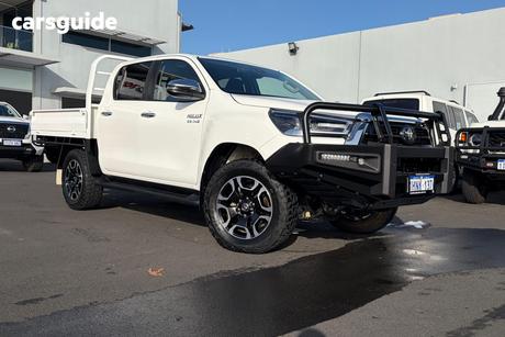 White 2022 Toyota Hilux Double Cab Chassis Sr5 (4X4)