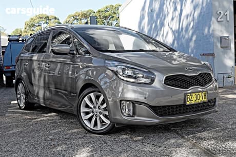 Silver 2013 Kia Rondo Wagon Sli