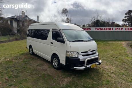 White 2017 Toyota HiAce Bus Commuter (12 Seats)