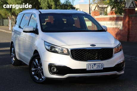 White 2017 Kia Carnival Wagon Platinum