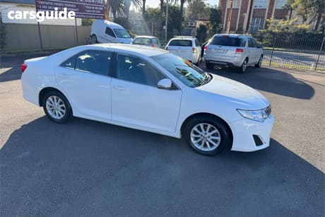 White 2014 Toyota Camry Sedan Altise