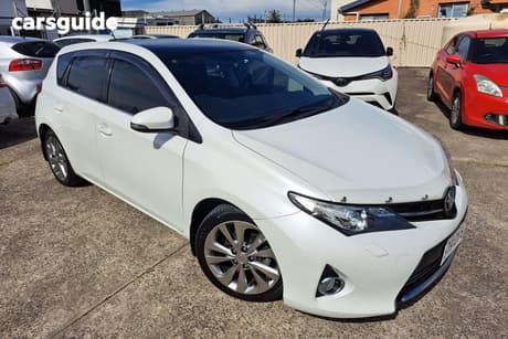 White 2015 Toyota Corolla Hatchback Levin Zr