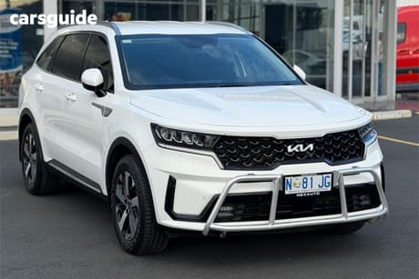 White 2023 Kia Sorento Wagon Sport 7 Seat