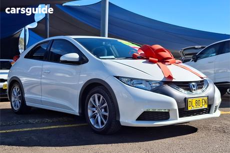 White 2013 Honda Civic Hatchback Vti-S