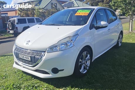 White 2015 Peugeot 208 Hatchback Active