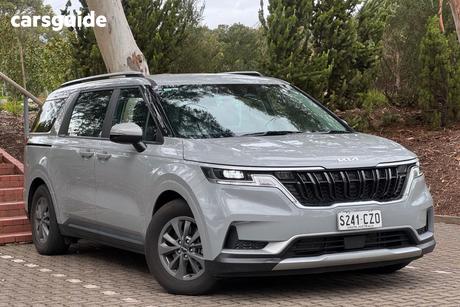 Silver 2024 Kia Carnival Wagon S