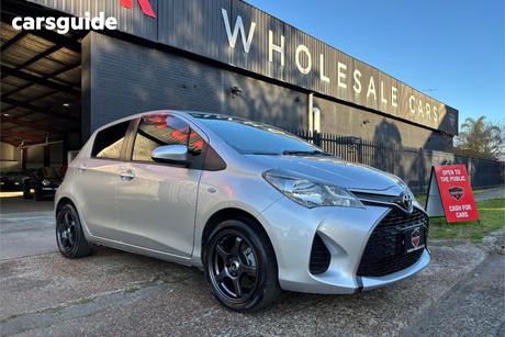 Silver 2015 Toyota Yaris Hatchback Ascent