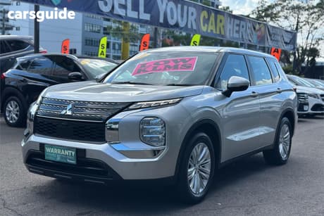 Silver 2022 Mitsubishi Outlander Wagon Es 7 Seat (2Wd)