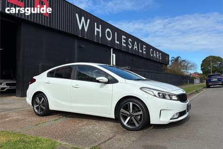 White 2018 Kia Cerato Sedan Sport