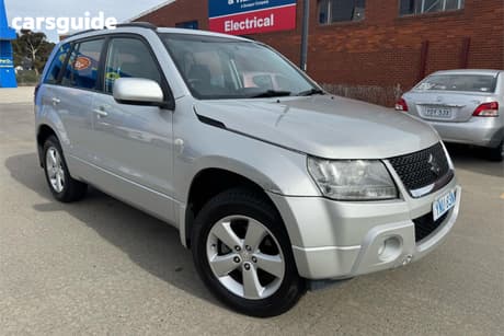 Silver 2011 Suzuki Grand Vitara Wagon (4X4)