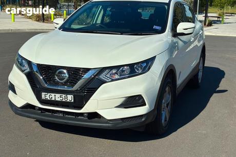 White 2018 Nissan Qashqai Wagon St