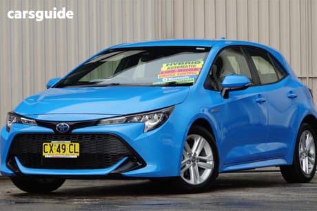 Blue 2020 Toyota Corolla Hatchback Ascent Sport (Hybrid)