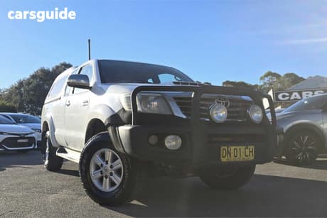 White 2012 Toyota Hilux X Cab Pickup Sr5 (4X4)