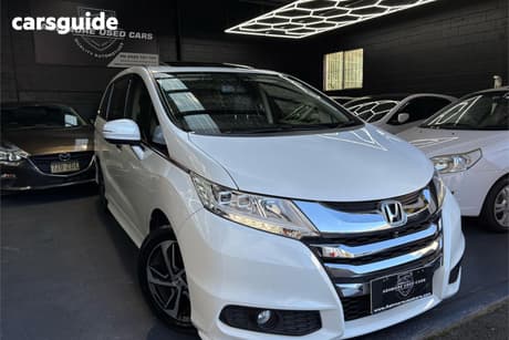 White 2015 Honda Odyssey Wagon Vti-L