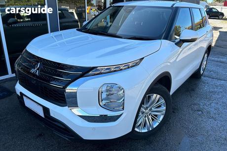 White 2024 Mitsubishi Outlander Wagon Es 7 Seat (2Wd)