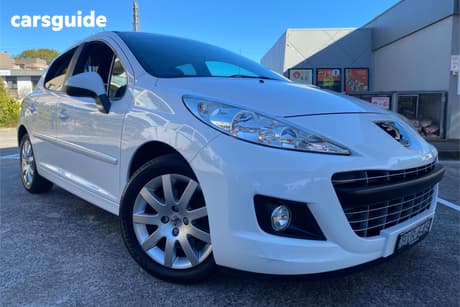 White 2011 Peugeot 207 Hatchback Sportium