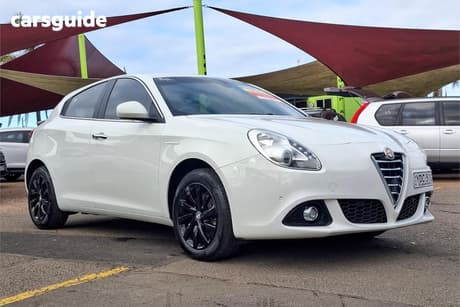 White 2015 Alfa Romeo Giulietta Hatchback Distinctive
