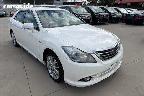 White 2009 Toyota Crown Sedan HYBRID