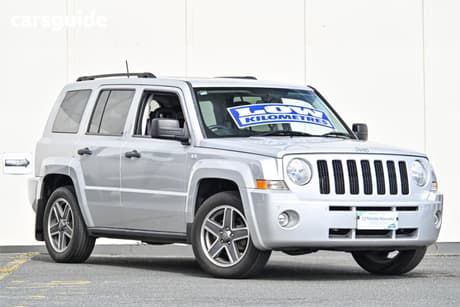 Silver 2009 Jeep Patriot Wagon Sport