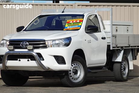 White 2018 Toyota Hilux Cab Chassis Sr (4X4)