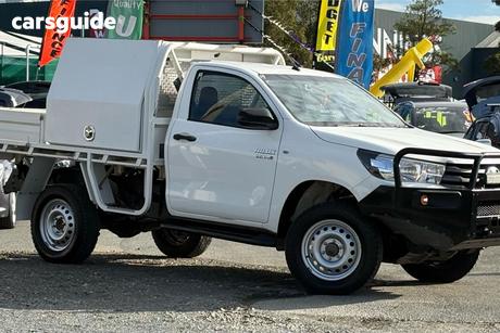 White 2018 Toyota Hilux Cab Chassis Sr (4X4)