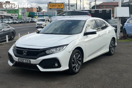 White 2017 Honda Civic Hatchback Vti-S