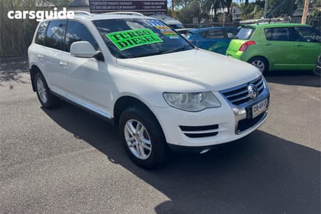 White 2010 Volkswagen Touareg Wagon V6 Tdi