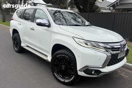 White 2016 Mitsubishi Pajero Sport Wagon Exceed (4X4) 7 Seat