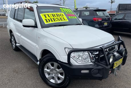 White 2015 Mitsubishi Pajero Wagon Glx Lwb (4X4)
