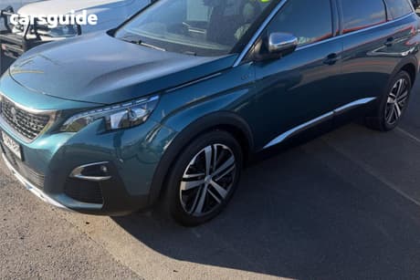 Green 2018 Peugeot 5008 Wagon Gt