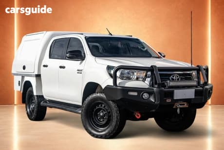 White 2018 Toyota Hilux Double Cab Chassis Sr (4X4)