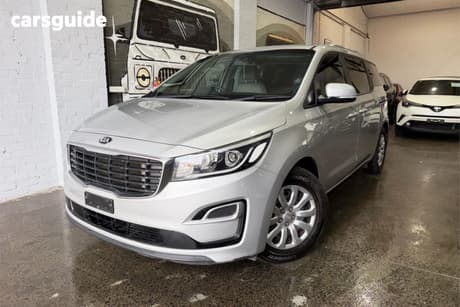 Silver 2018 Kia Carnival Wagon S