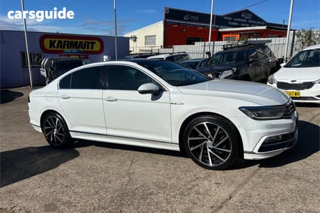 White 2016 Volkswagen Passat Sedan 206Tsi R-Line
