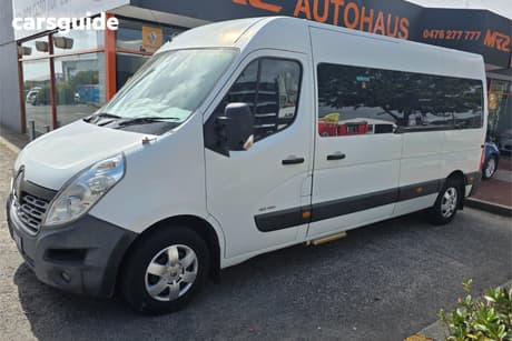 White 2016 Renault Master Bus Lwb Mid