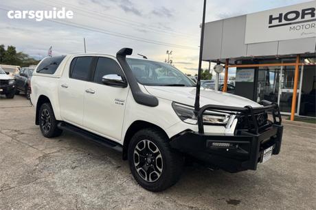White 2020 Toyota Hilux Double Cab Pick Up Sr5 (4X4)