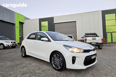 White 2019 Kia RIO Hatchback Sport