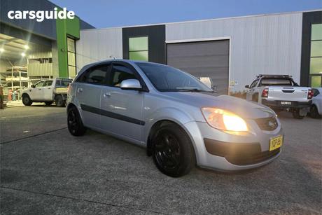 Silver 2008 Kia RIO Hatchback Ex