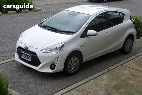 White 2016 Toyota Prius-C Hatchback Hybrid