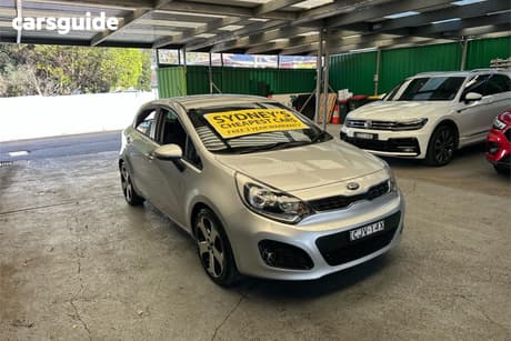 Silver 2013 Kia RIO Hatchback Sli