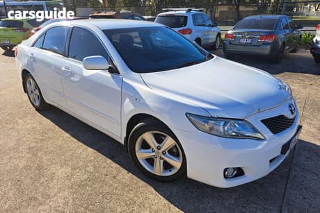 White 2010 Toyota Camry Sedan Altise